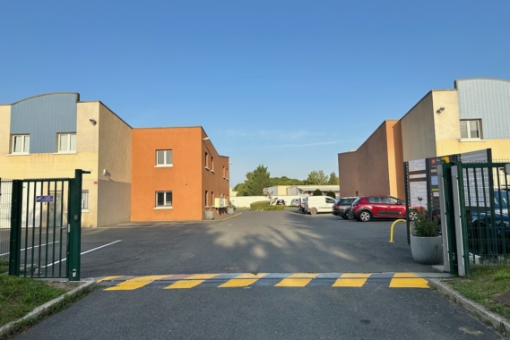 Local bureau tertiaire de 28 m² à louer à Savigny le Temple (Seine et Marne) - ref : loca-gimmiloc-2a