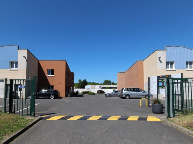 Location Local d'activités 130 m² à Savigny le Temple