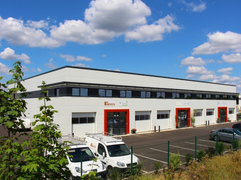 Location Local d'activités 85m² à Saint Pierre du Perray